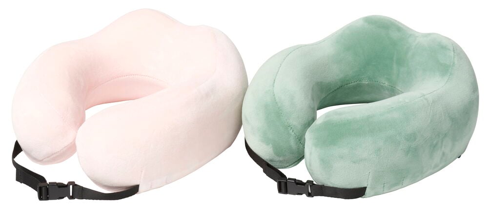 Två nackkuddar i rosa och grön velour.