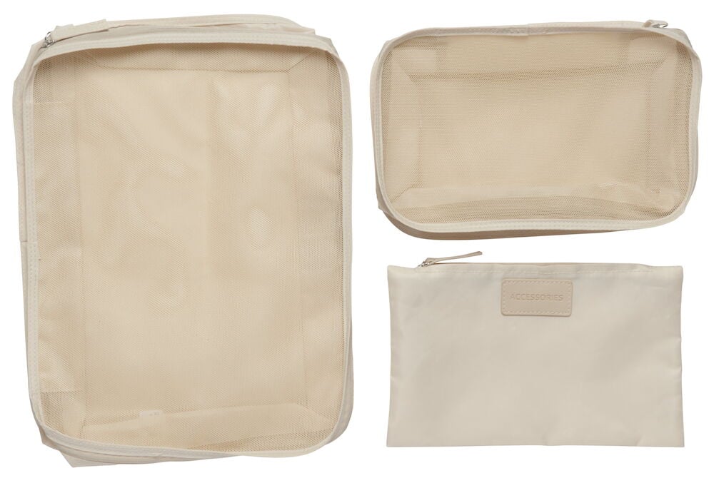 Tre packkuber i beige återvunnet material.