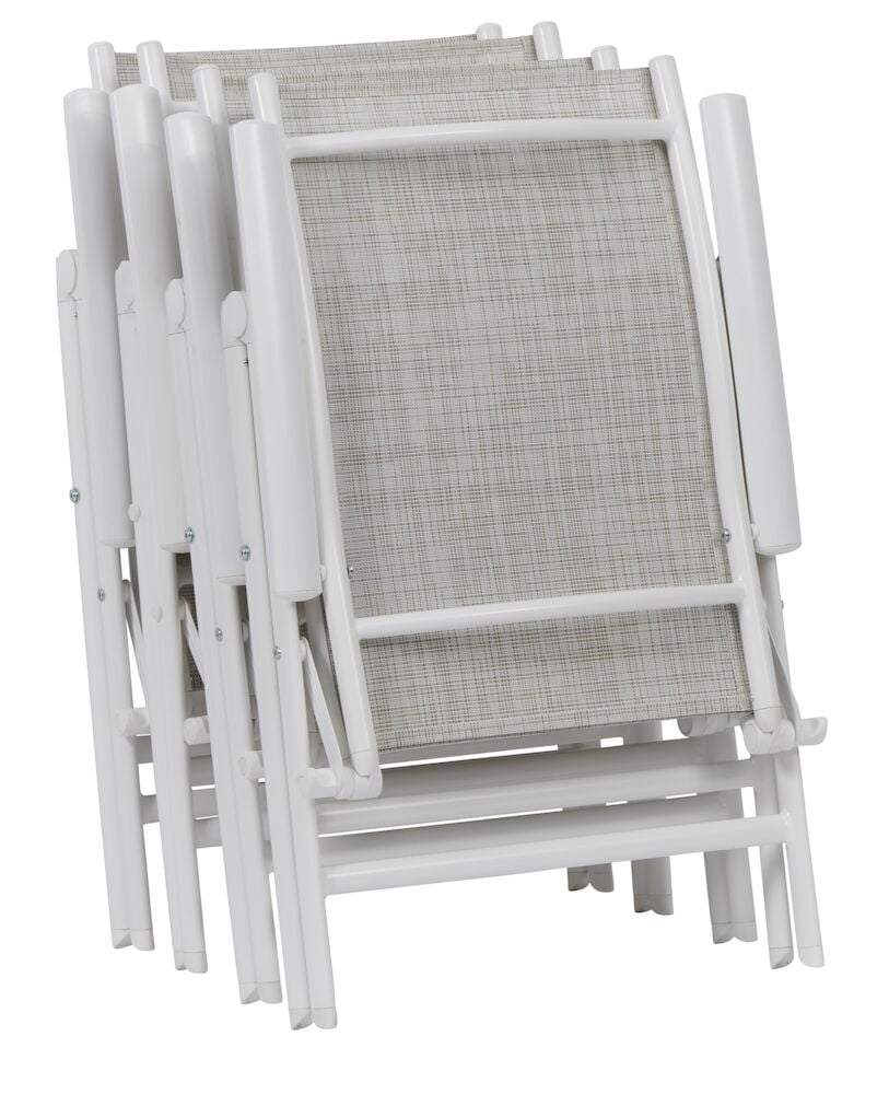 Två hopfällda positionsstolar i vit och beige.