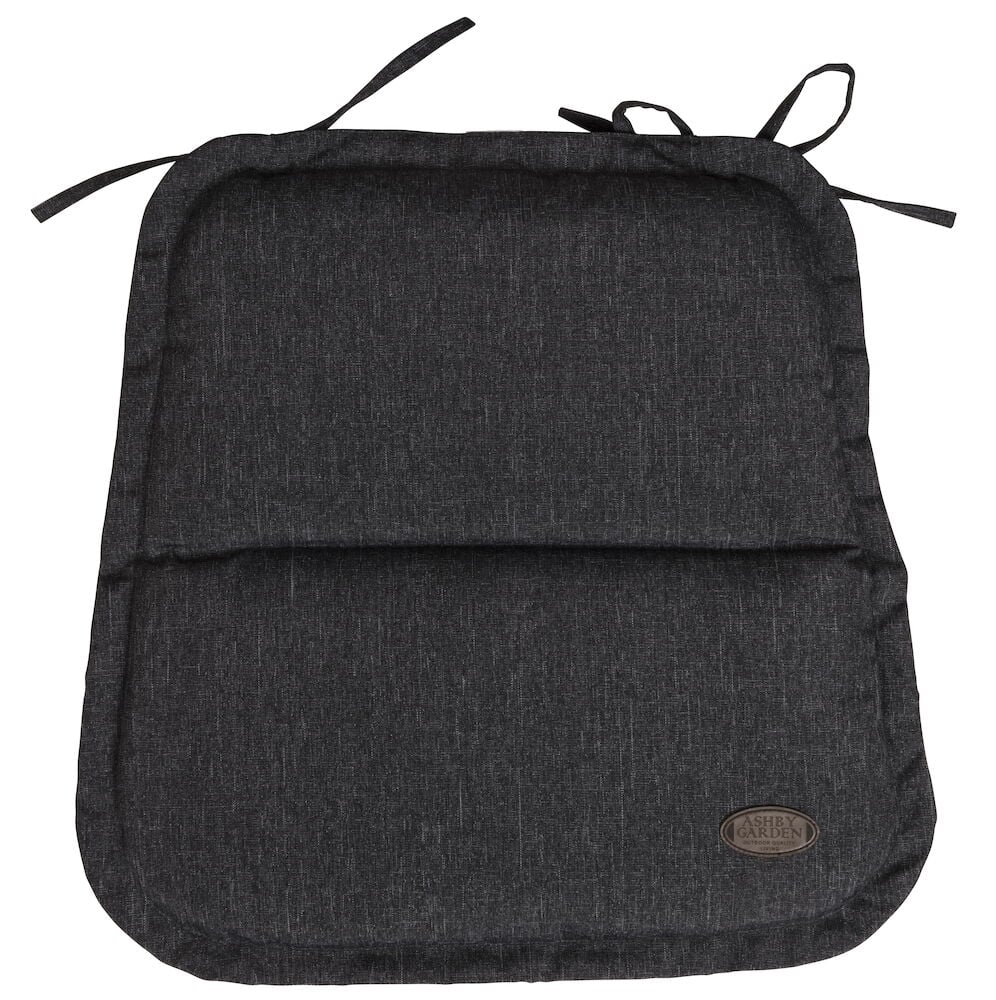 Musta istuintyyny, jossa on solmimisnauhat kulmissa.