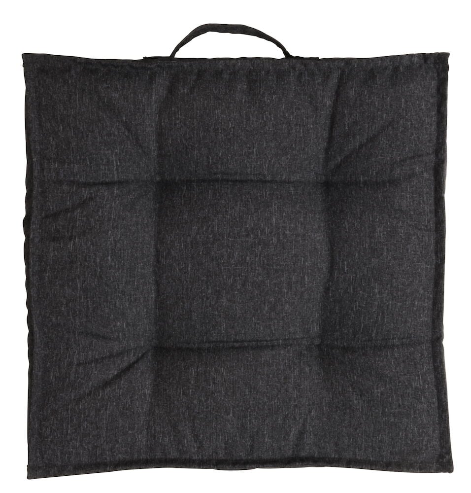 Musta tuolityyny kahvalla ja klassisella muotoilulla.