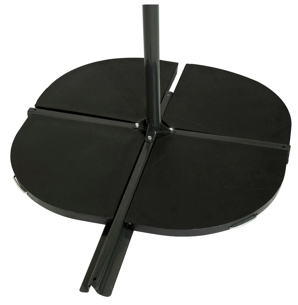 Mustia aurinkovarjonjalustalevyjä asennettu teräsputken ympärille.