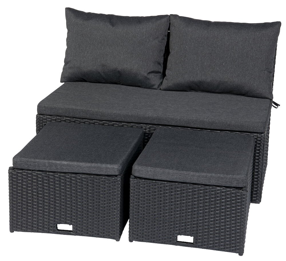 Svart loungesofa med to oppbevaringspuffer og puter.