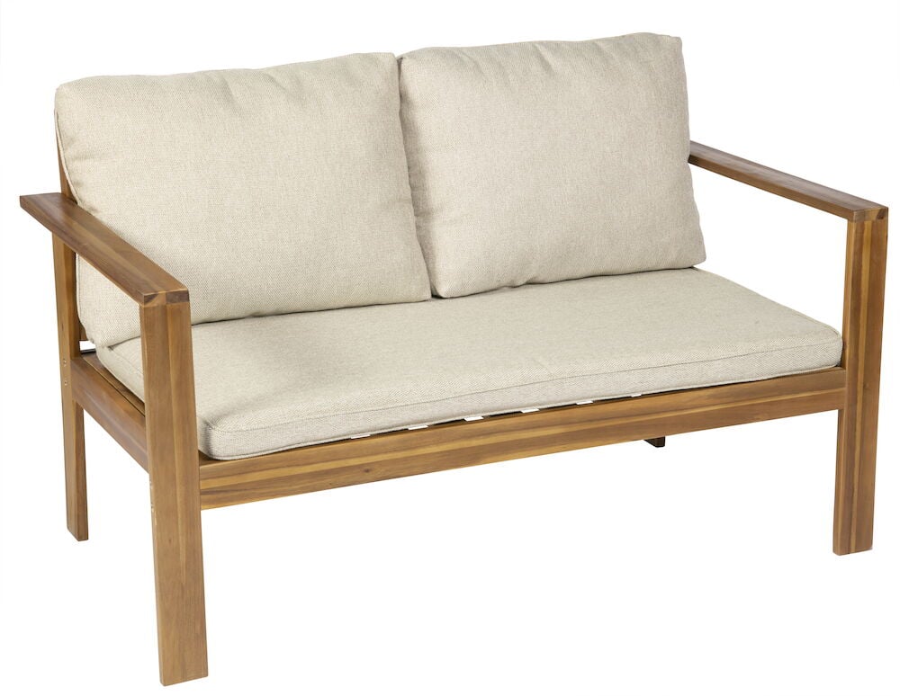 Kaksipaikkainen sohva akaasiapuusta, vaaleilla tyynyillä.