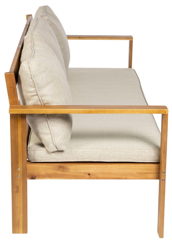 Puusohva, jossa on beigejä tyynyjä, nähtynä sivulta.