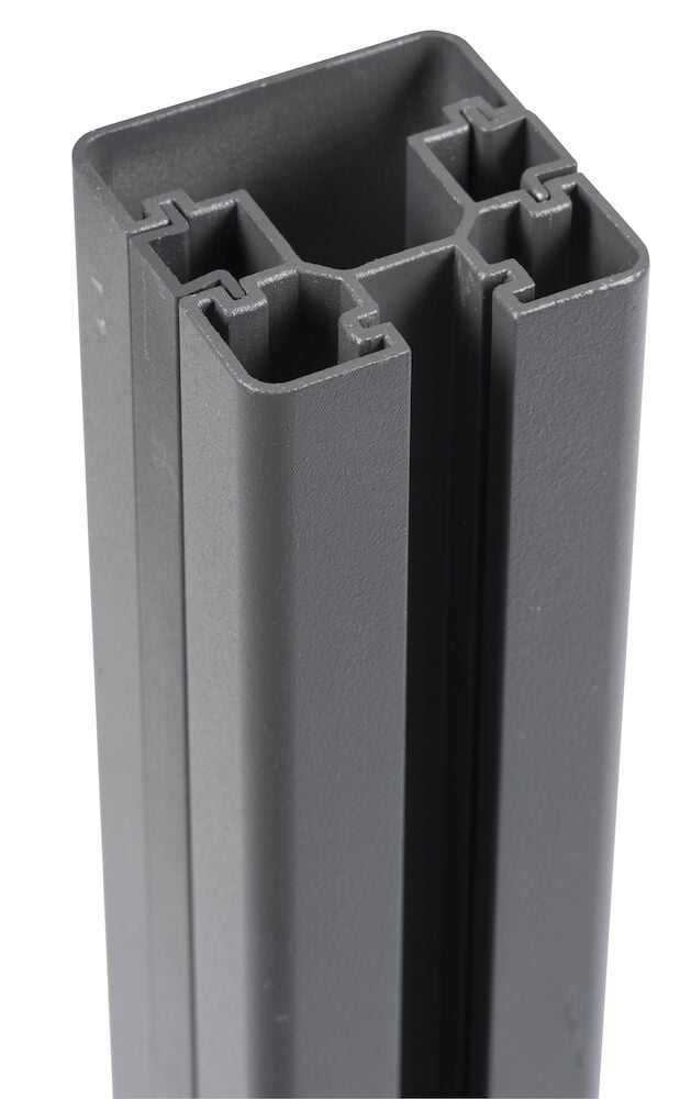 Grauer Aluminium-Pfosten mit offenem quadratischem Querschnitt.