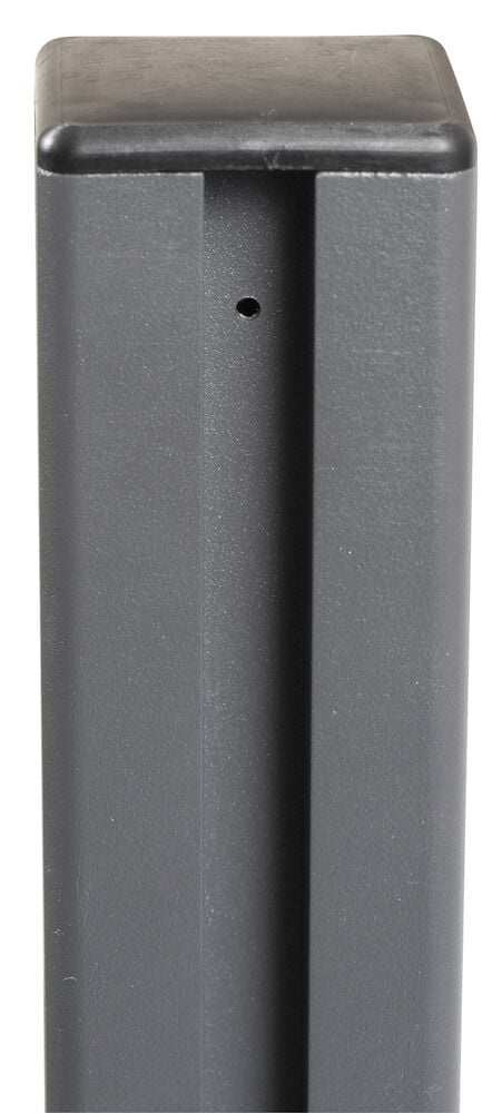 Grauer Aluminiumstolpe mit schwarzer Kunststoffkappe oben.