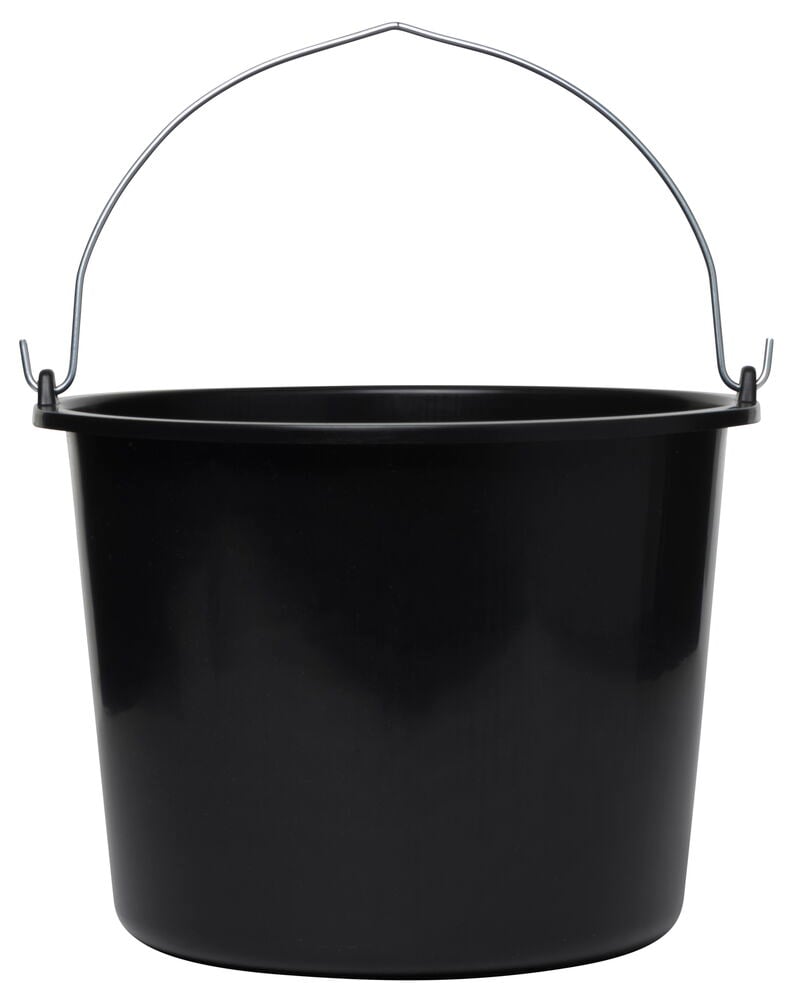 Svart hink med metallhandtag stående mot vit bakgrund.