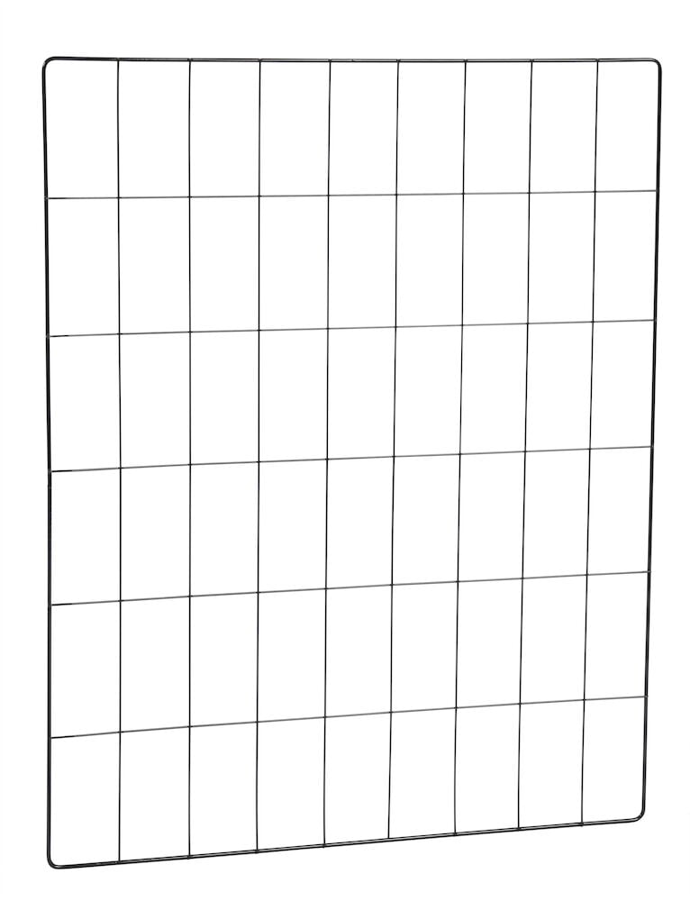 Schwarzes Stahlgitter mit rechteckigen offenen Feldern.