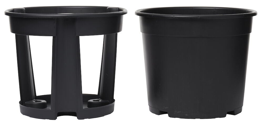 Zwei schwarze Plastiktöpfe zum Anbau von Kartoffeln.