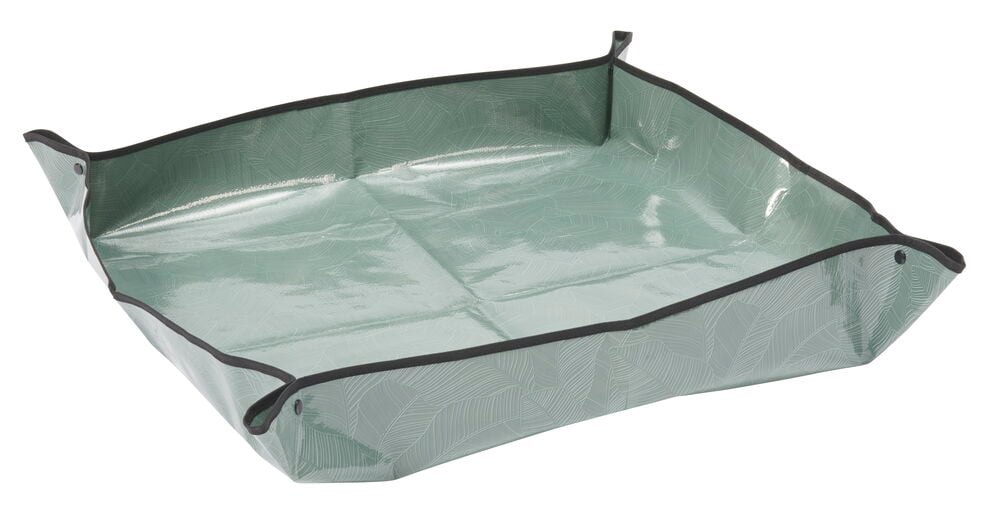 Grüne Pflanzmatte mit hochgeklappten Kanten und Druckknöpfen.