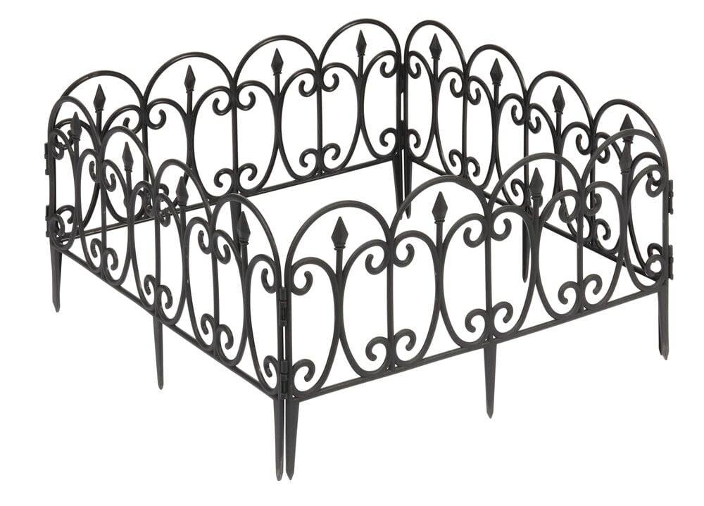 Svarta dekorativa plaststaket monterade i fyrkant.