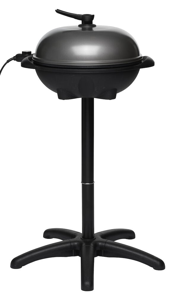 En svart elgrill med lock och hög ställning.