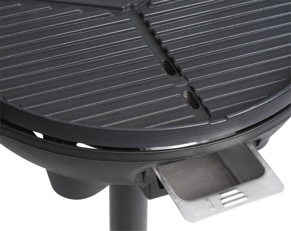 Svart elgrill med avtagbar droppbricka och grillplatta.