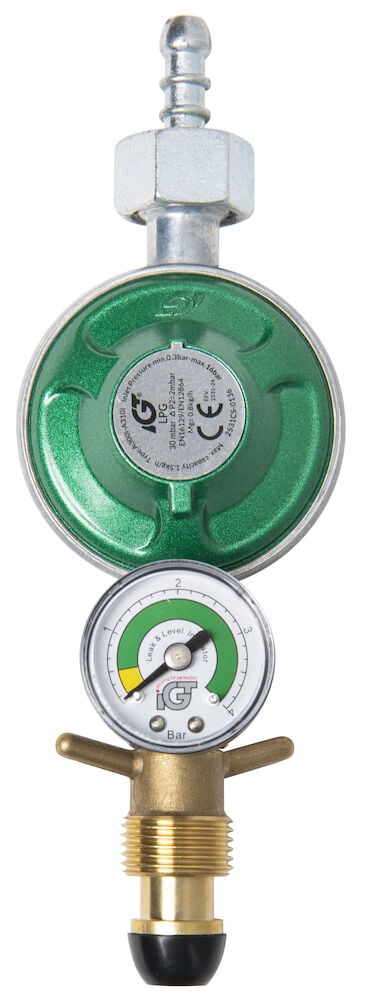 Grön gasregulator med manometer och mässingskoppling.