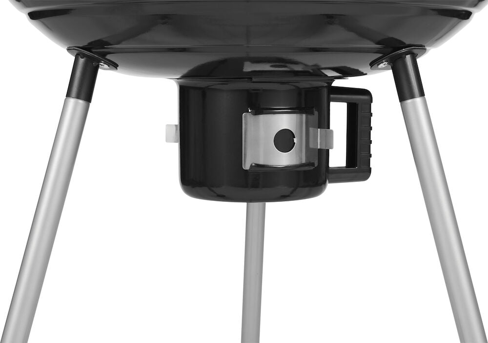 Ben på kullgrill med avtakbar askesamler og håndtak.