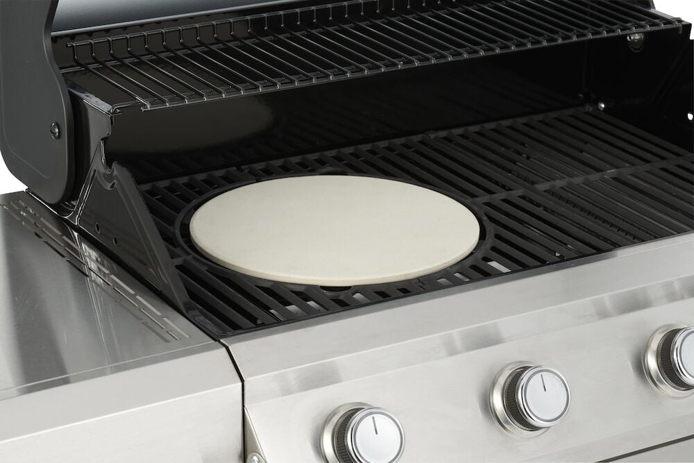 Gasolgrill med pizzasten och inbyggd termometer.