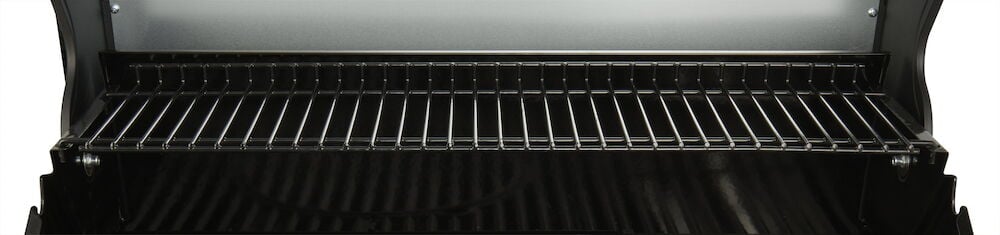 Öppet grillgaller i rostfritt stål på gasolgrill.