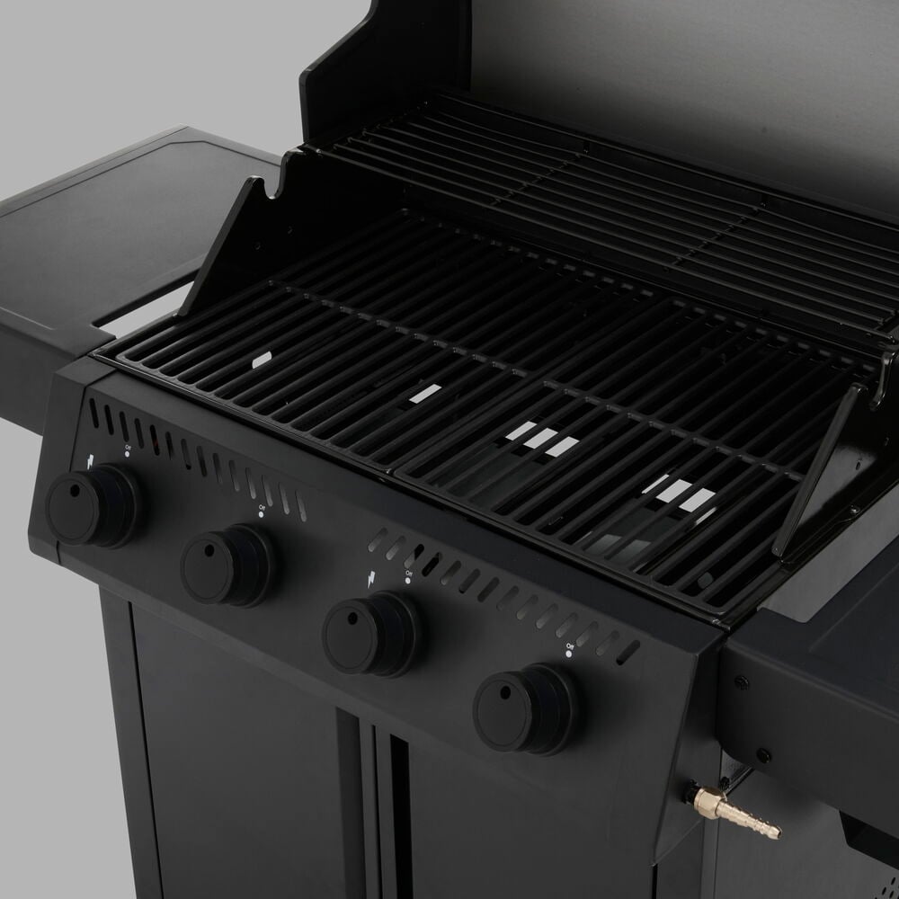 Schwarzer Propangasgrill Titan mit vier Bedienknöpfen, offenem Deckel, Grillrosten und Seitenablage.