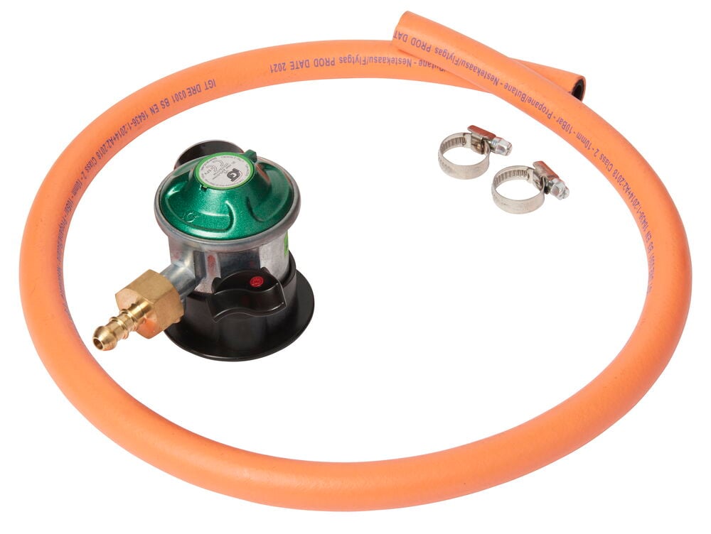 Regulatorsett med manometerslange og to slangeklemmer.