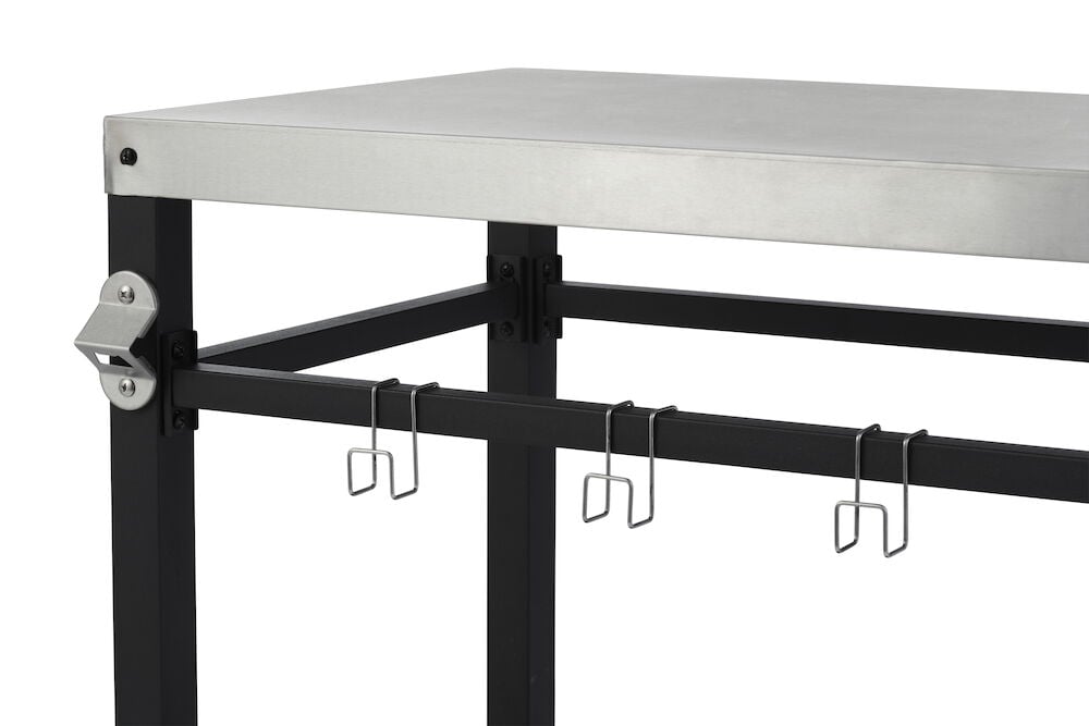 Grillvagn med krokar och inbyggd kapsylöppnare.