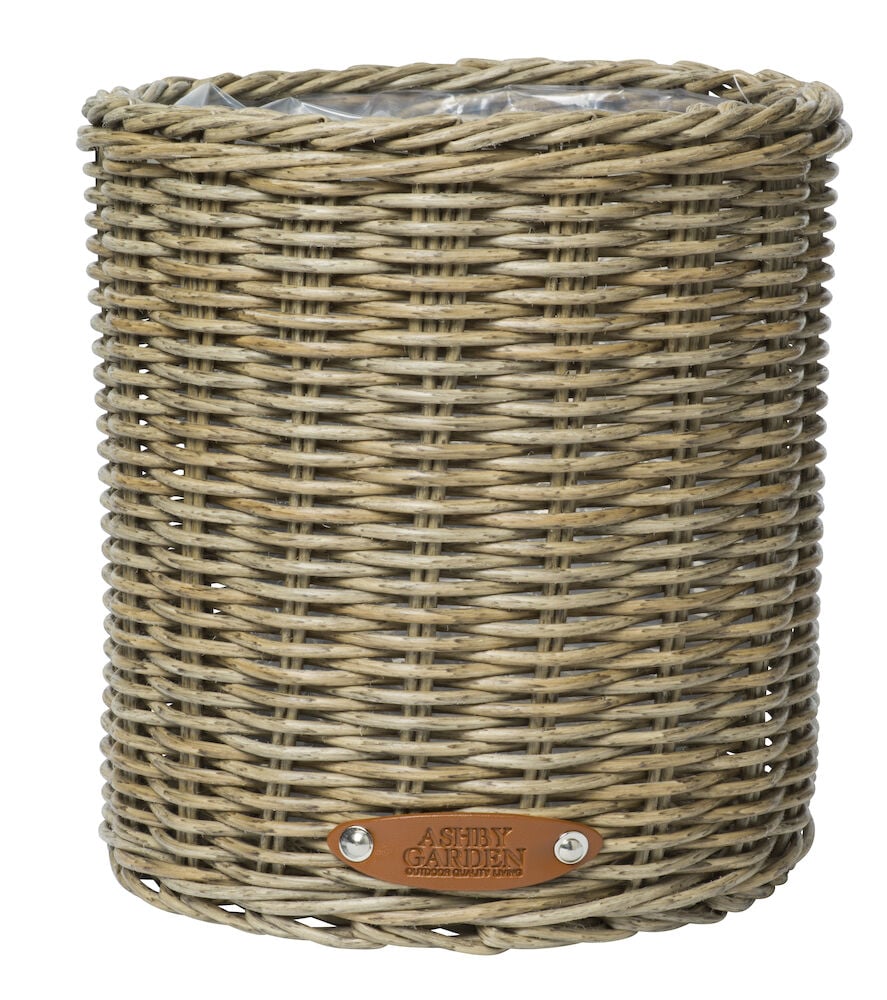 Rund geflochtener Topf aus naturfarbenem Rattan.