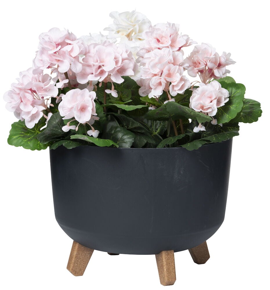 Svart krukke med ben og rosa blomster.