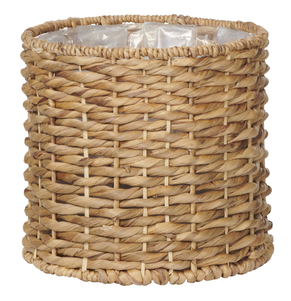 Flätad vattenhyacintkruka med plastinlägg inuti.