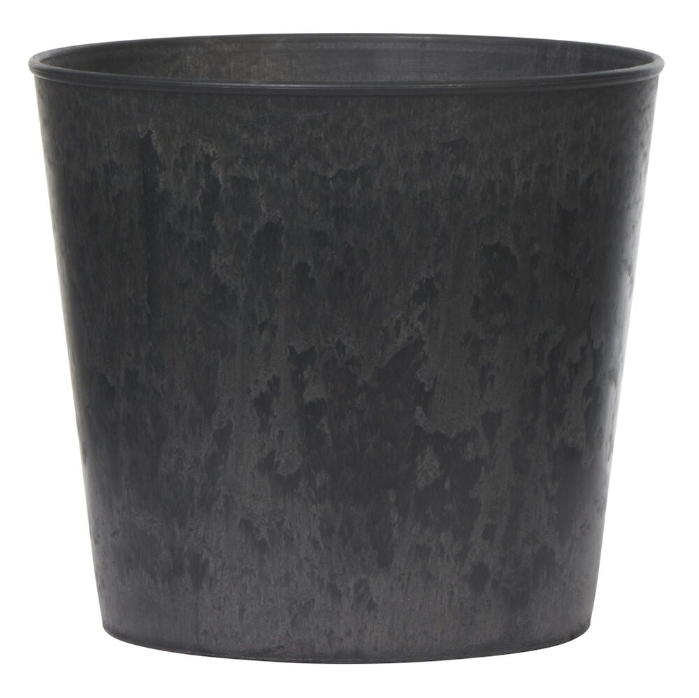 Mörkgrå kruka med naturinspirerat mönster.