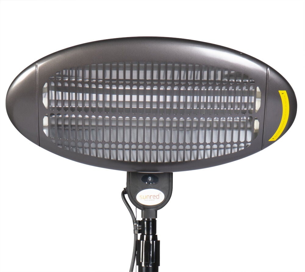 Schwarzer freistehender Infrarotstrahler mit Schutzgitter und Kabel.