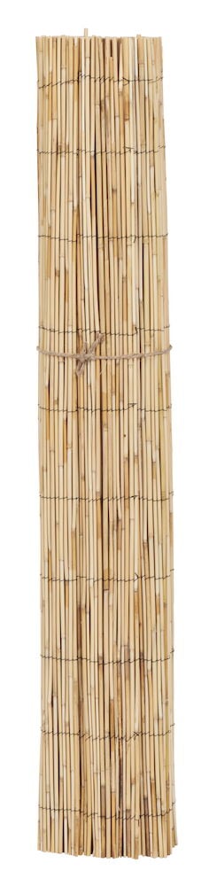 Et rullet innsynsvern av siv i naturfarge.