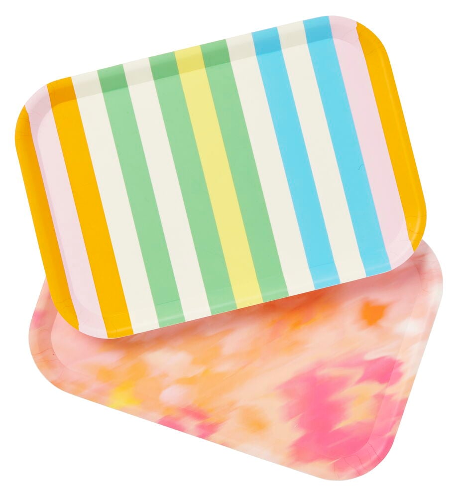 To rektangulære brett med forskjellige fargerike mønstre.