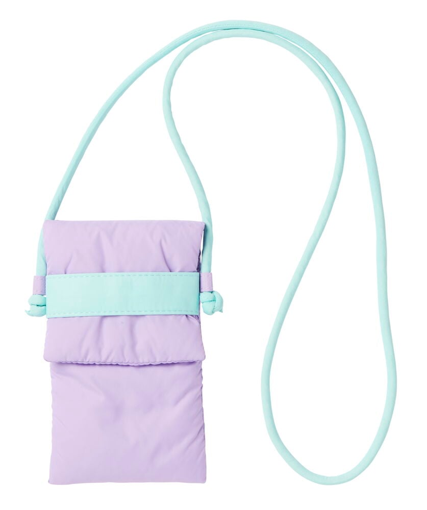 Liten ljuslila axelväska med mintgröna detaljer.