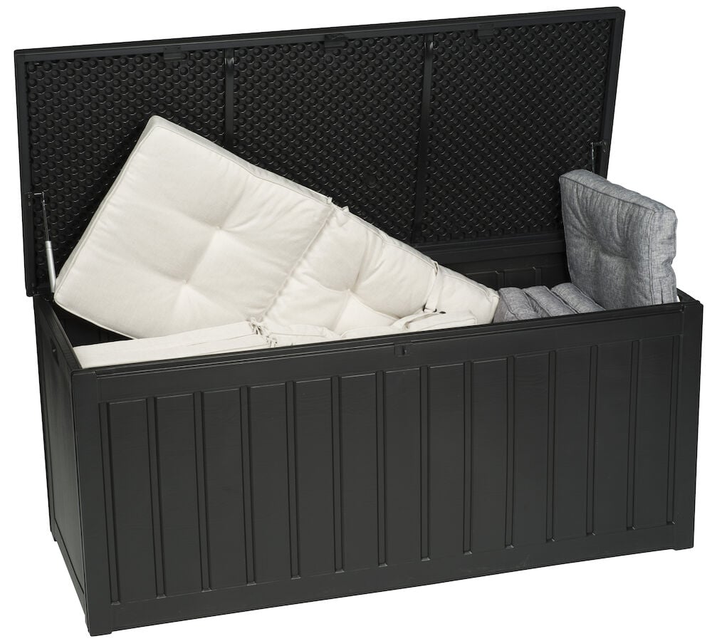 Svart plastlåda med öppet lock och kuddar.