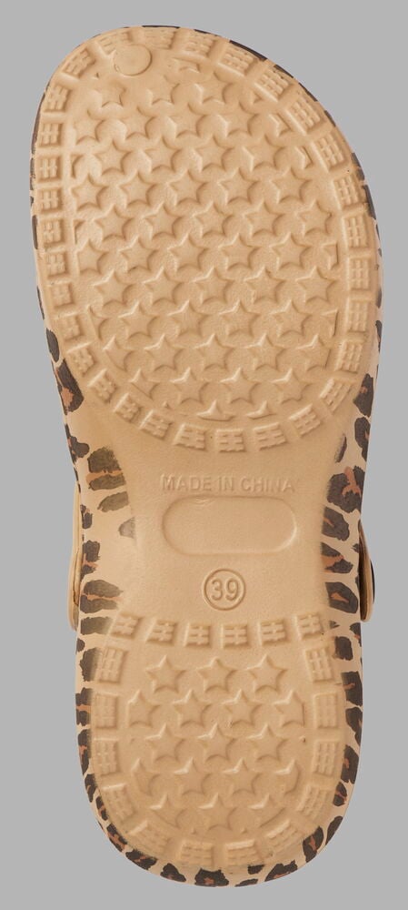 Beige sula med mönster och leoparddetaljer.