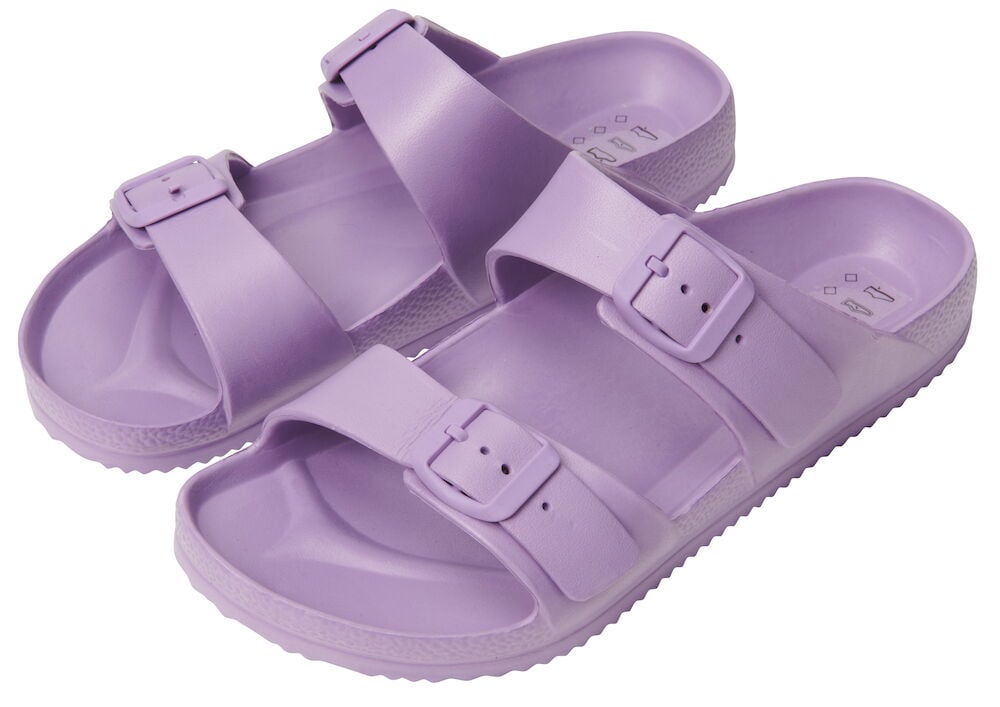 Ein Paar lila Sandalen Pella mit zwei breiten Riemen und passenden verstellbaren Schnallen, von oben gesehen.