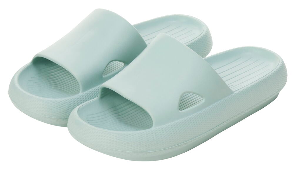 Gröna badtofflor i EVA-material med öppen tå.