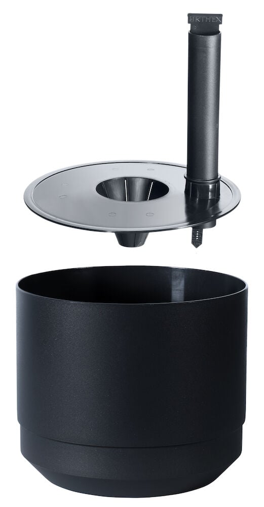 Musta itseään kastava ruukku sisäosalla ja tasomittarilla.