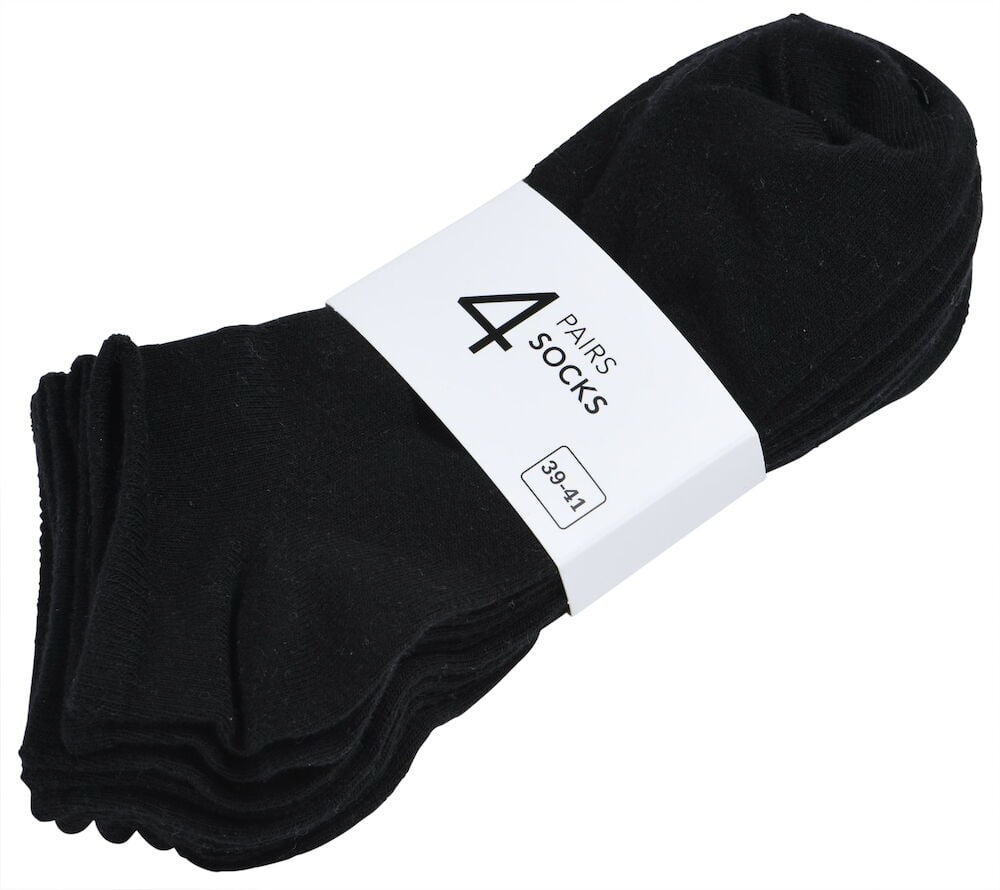 Fyra par svarta ankelstrumpor hopvikta med etikett.
