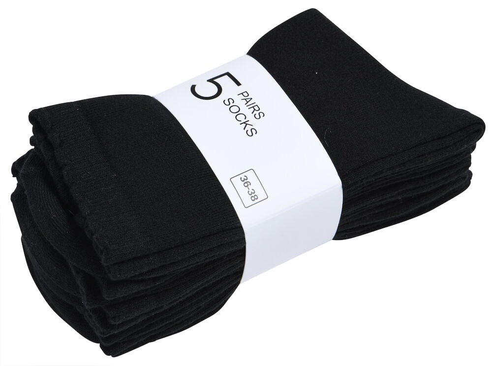 Viisi mustaa sukkaparia valkoisella etiketillä.
