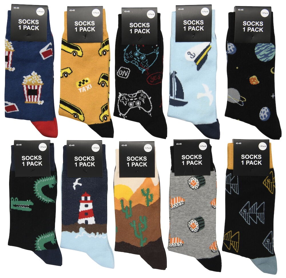 Kymmenen paria värikkäitä sukkia erilaisilla hauskoilla kuvioilla.