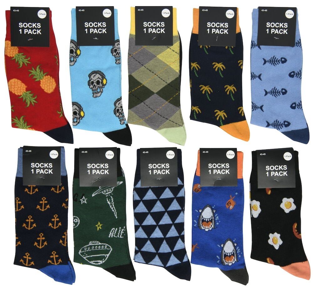 Tio färgglada strumpor med olika mönster.