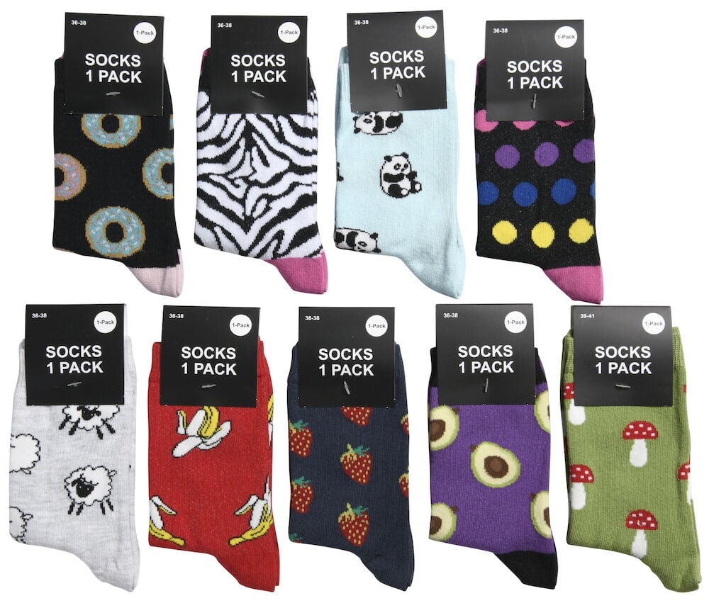 Värikkäät naisten sukat, joissa on erilaisia eläin- ja hedelmäkuvioita.