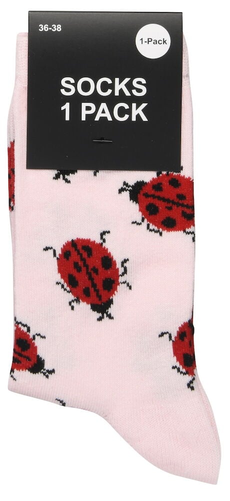 Vaaleanpunainen sukka, jossa on punaisia leppäkerttuja ja musta etiketti.