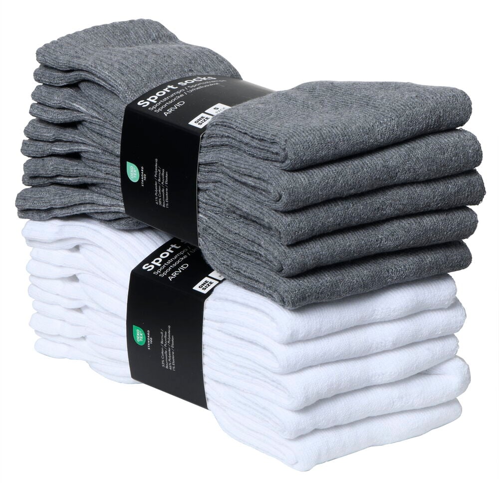 Två buntar sportstrumpor i vitt och grått.