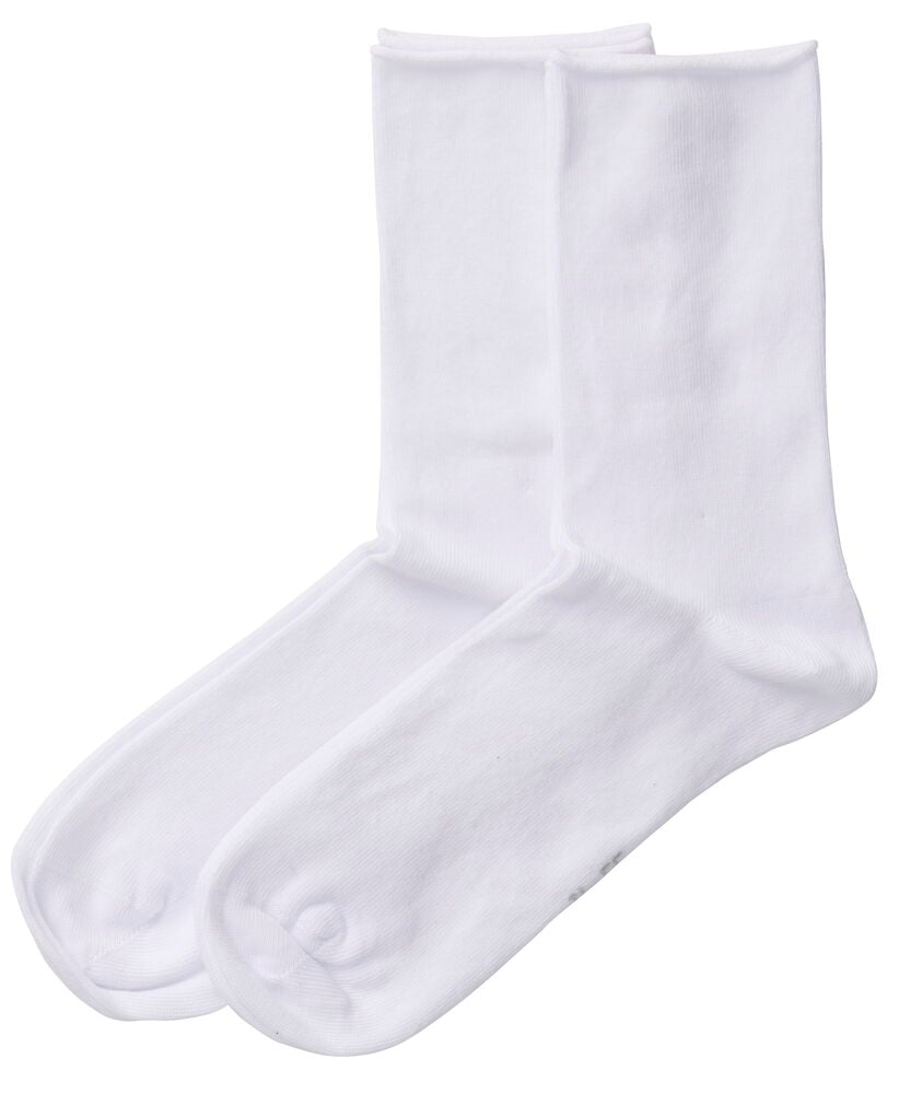 Ein Paar weiße Ronja Socken mit gerippten Bündchen, flach hingelegt.