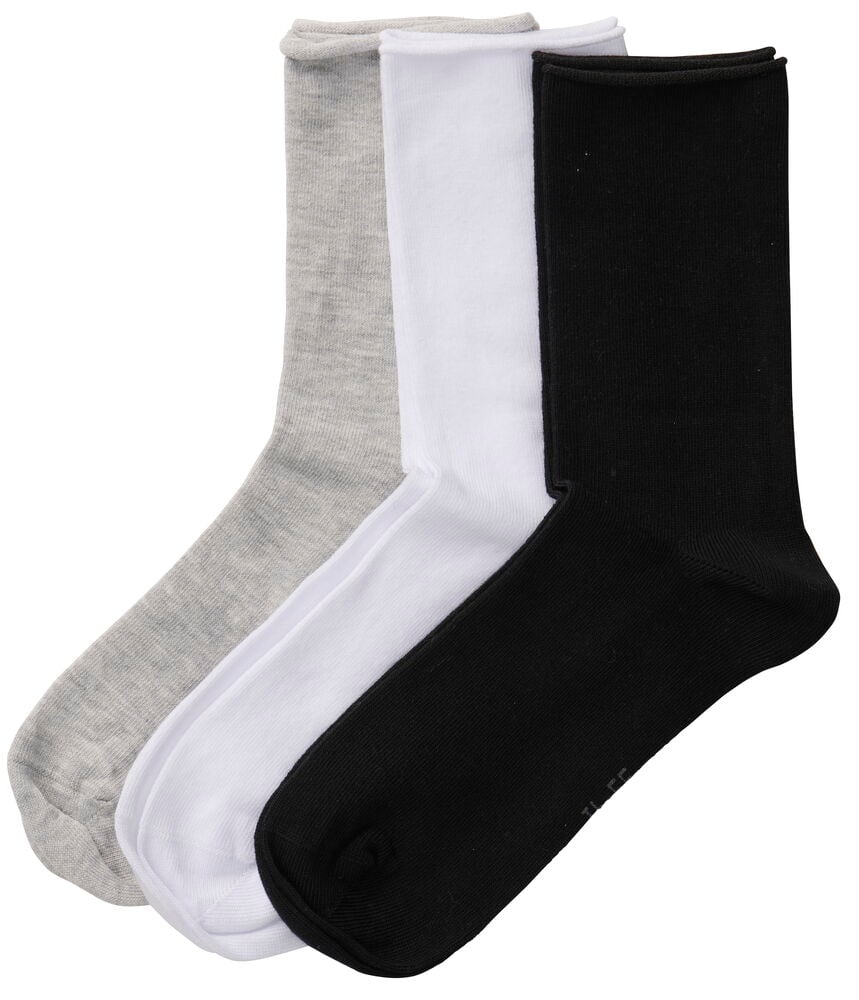 Drei Socken, eine schwarze, eine weiße und eine graue, sind gefaltet und überlappend dargestellt.