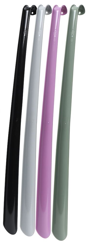 Fyra långa skohorn i olika färger.