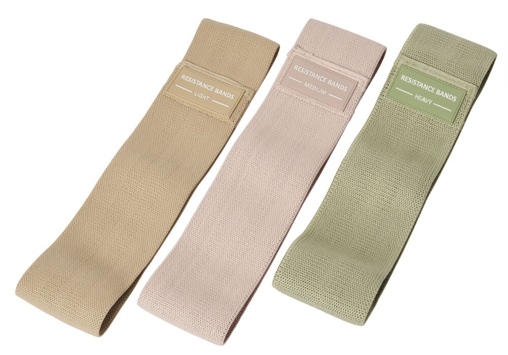 Tre träningsband i olika färger och storlekar.