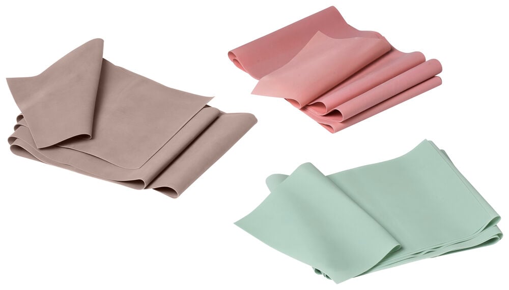 Tre Träningsband 150 cm: ett beige, ett rosa och ett mintgrönt, vikta.